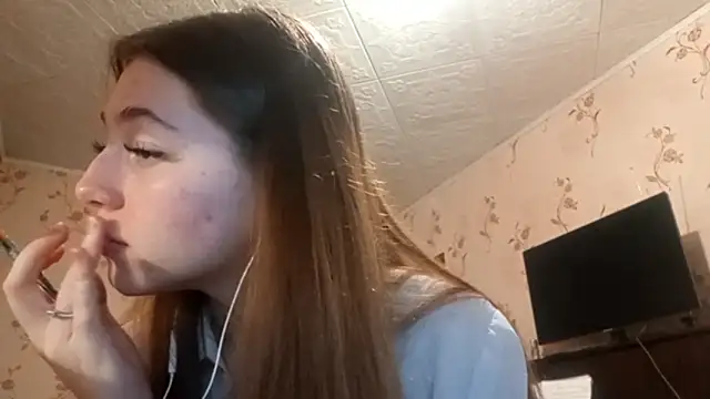 Snapshot of Sophiecuttie chatting on September 2025 04:18:02 PM Sophiecuttie online show from September 2025 04:18:02 PM