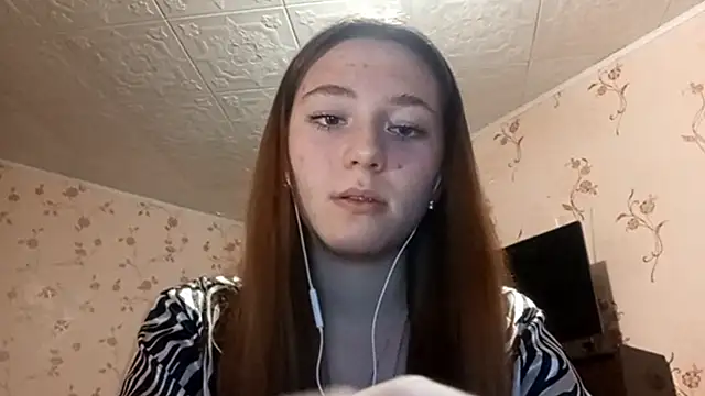 Snapshot of Sophiecuttie chatting on September 2025 03:24:01 PM Sophiecuttie online show from September 2025 03:24:01 PM