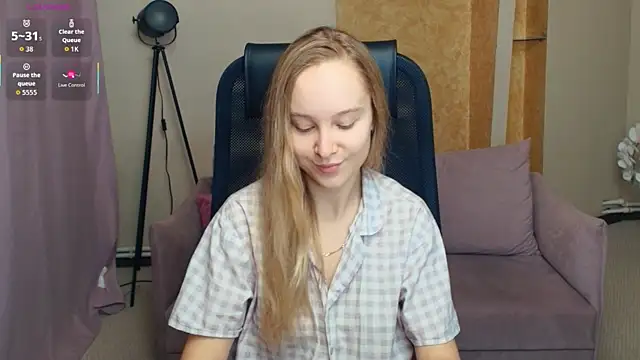 SoonMoor online show from December 2025 06:58:02 PM