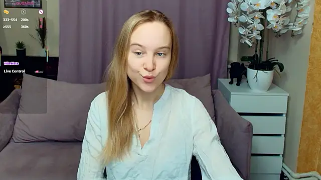 Snapshot of SoonMoor chatting on January 2026 07:11:01 PM SoonMoor online show from January 2026 07:11:01 PM