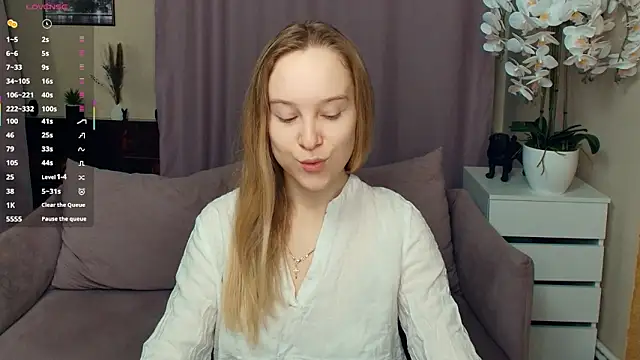 Snapshot of SoonMoor chatting on February 2026 06:55:02 PM SoonMoor online show from February 2026 06:55:02 PM