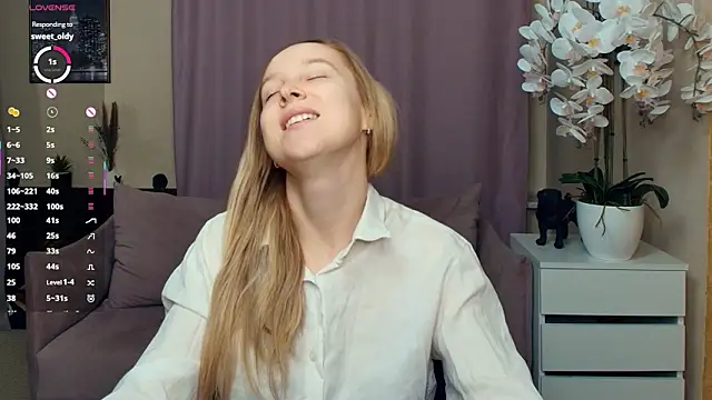 Snapshot of SoonMoor chatting on February 2026 07:51:01 PM SoonMoor online show from February 2026 07:51:01 PM