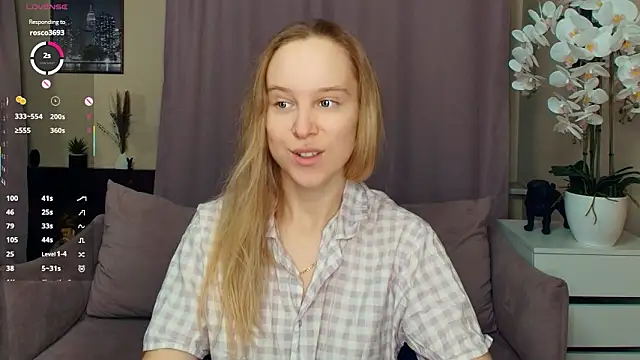 Snapshot of SoonMoor chatting on February 2026 06:58:01 PM SoonMoor online show from February 2026 06:58:01 PM