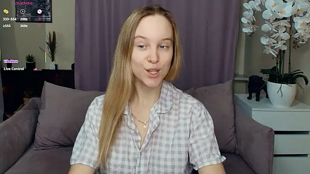 Snapshot of SoonMoor chatting on February 2026 07:10:01 PM SoonMoor online show from February 2026 07:10:01 PM