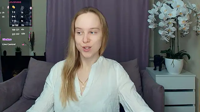 Snapshot of SoonMoor chatting on February 2026 07:10:01 PM SoonMoor online show from February 2026 07:10:01 PM