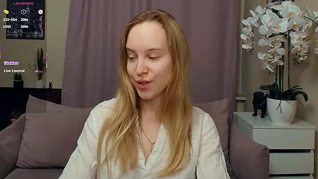 Snapshot of SoonMoor chatting on February 2026 07:23:01 PM SoonMoor online show from February 2026 07:23:01 PM