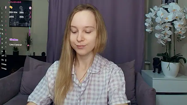 Snapshot of SoonMoor chatting on March 2026 06:54:01 PM SoonMoor online show from March 2026 06:54:01 PM