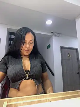 Snapshot of TiffanyyLam chatting on September 2025 11:20:02 AM TiffanyyLam online show from September 2025 11:20:02 AM