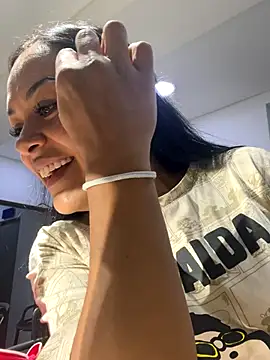 TiffanyyLam online show from November 2025 11:23:02 AM