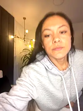 TiffanyyLam online show from November 2025 11:21:01 AM