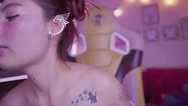 Rebecah 1 online show from November 2025 03:58:02 PM