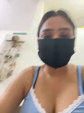 Snapshot of Sex_Queen_aaraya chatting on June 2026 06:33:02 AM Sex Queen aaraya online show from June 2026 06:33:02 AM