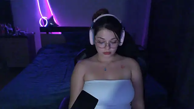 NutsGilmore online show from October 2025 03:44:01 PM