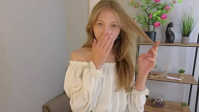 Snapshot of Sue_Sanders chatting on September 2025 10:15:01 AM Sue Sanders online show from September 2025 10:15:01 AM