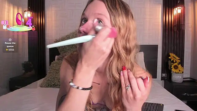 Brianna Bondd online show from September 2025 02:40:01 PM