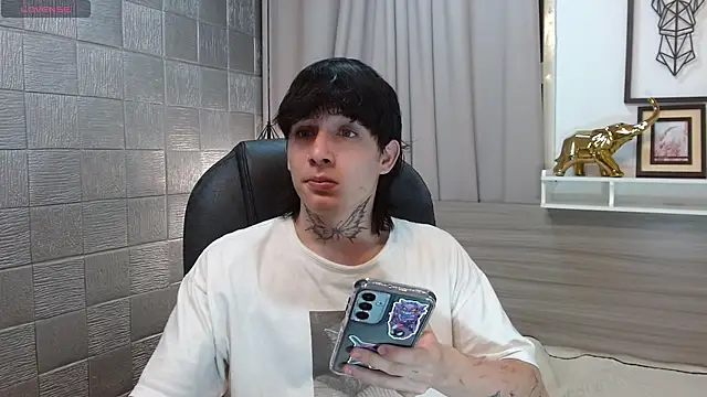 Iantwink18 online show from December 2025 03:33:01 AM