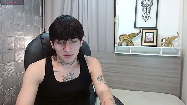 Iantwink18 online show from December 2025 09:44:02 PM