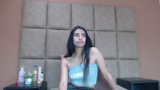 Snapshot of Emily_Mitchell chatting on October 2025 06:53:01 PM Emily Mitchell online show from October 2025 06:53:01 PM