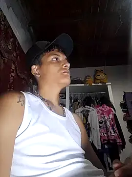 Snapshot of Ale_lux28 chatting on September 2025 04:12:02 AM Ale lux28 online show from September 2025 04:12:02 AM