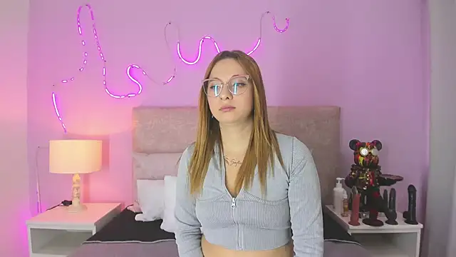 EmaRae1499 online show from November 2025 07:38:01 PM