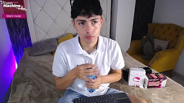 Snapshot of SamuFOXXX chatting on September 2025 08:31:01 PM SamuFOXXX online show from September 2025 08:31:01 PM