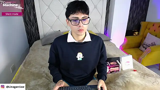 Snapshot of SamuFOXXX chatting on September 2025 08:41:01 PM SamuFOXXX online show from September 2025 08:41:01 PM