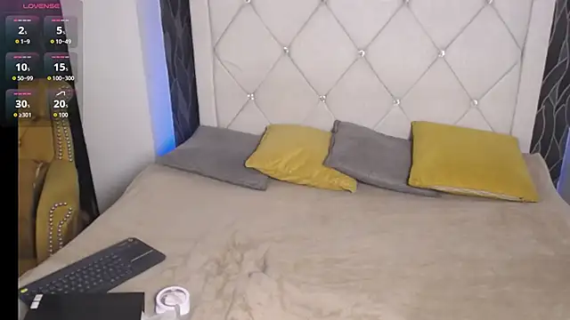 Snapshot of SamuFOXXX chatting on September 2025 09:04:01 PM SamuFOXXX online show from September 2025 09:04:01 PM