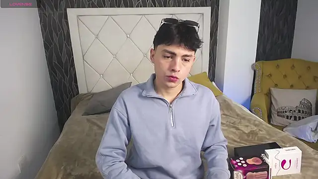 Snapshot of SamuFOXXX chatting on September 2025 08:22:02 PM SamuFOXXX online show from September 2025 08:22:02 PM