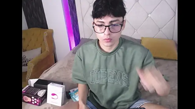 Snapshot of SamuFOXXX chatting on September 2025 08:24:01 PM SamuFOXXX online show from September 2025 08:24:01 PM