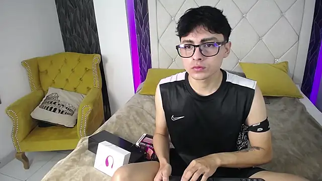 Snapshot of SamuFOXXX chatting on September 2025 08:36:01 PM SamuFOXXX online show from September 2025 08:36:01 PM