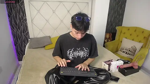 Snapshot of SamuFOXXX chatting on October 2025 08:06:02 PM SamuFOXXX online show from October 2025 08:06:02 PM