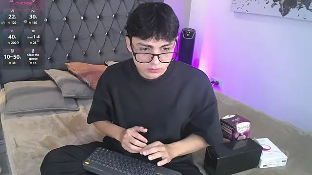 Snapshot of SamuFOXXX chatting on October 2025 08:30:02 PM SamuFOXXX online show from October 2025 08:30:02 PM