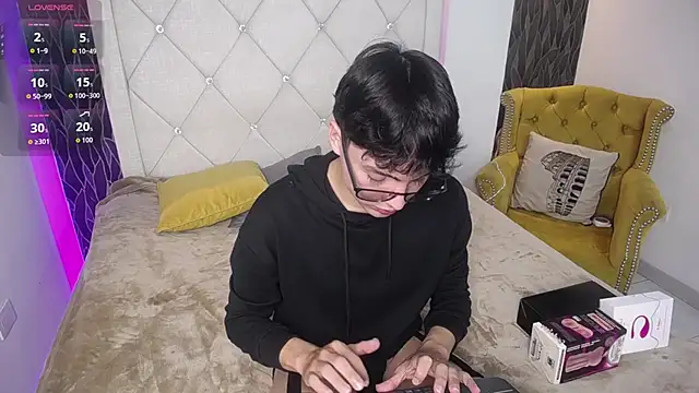 Snapshot of SamuFOXXX chatting on October 2025 08:18:02 PM SamuFOXXX online show from October 2025 08:18:02 PM