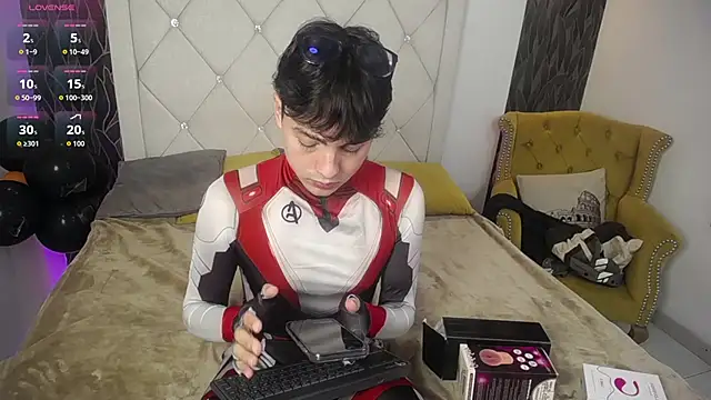 Snapshot of SamuFOXXX chatting on October 2025 08:31:02 PM SamuFOXXX online show from October 2025 08:31:02 PM