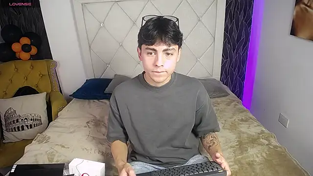 Snapshot of SamuFOXXX chatting on October 2025 08:10:01 PM SamuFOXXX online show from October 2025 08:10:01 PM