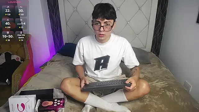 Snapshot of SamuFOXXX chatting on October 2025 08:11:02 PM SamuFOXXX online show from October 2025 08:11:02 PM