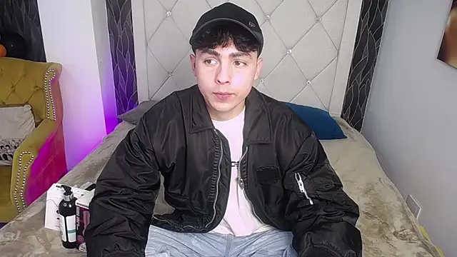 Snapshot of SamuFOXXX chatting on October 2025 08:20:01 PM SamuFOXXX online show from October 2025 08:20:01 PM