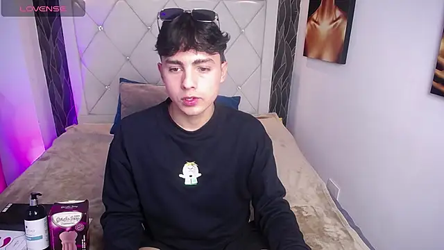 Snapshot of SamuFOXXX chatting on October 2025 08:19:01 PM SamuFOXXX online show from October 2025 08:19:01 PM