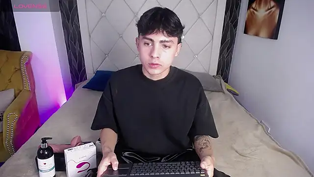 Snapshot of SamuFOXXX chatting on October 2025 08:07:01 PM SamuFOXXX online show from October 2025 08:07:01 PM