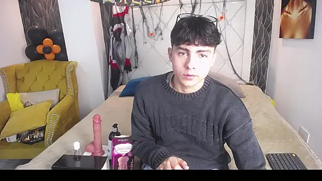 Snapshot of SamuFOXXX chatting on October 2025 08:47:01 PM SamuFOXXX online show from October 2025 08:47:01 PM