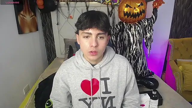 Snapshot of SamuFOXXX chatting on October 2025 08:10:01 PM SamuFOXXX online show from October 2025 08:10:01 PM