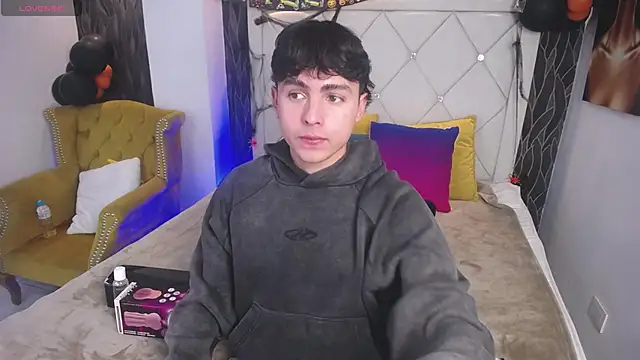 Snapshot of SamuFOXXX chatting on November 2025 08:30:02 PM SamuFOXXX online show from November 2025 08:30:02 PM