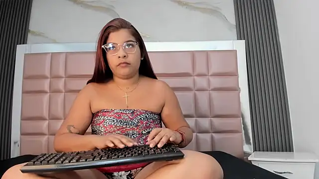 JuliaClose online show from September 2025 02:55:02 AM