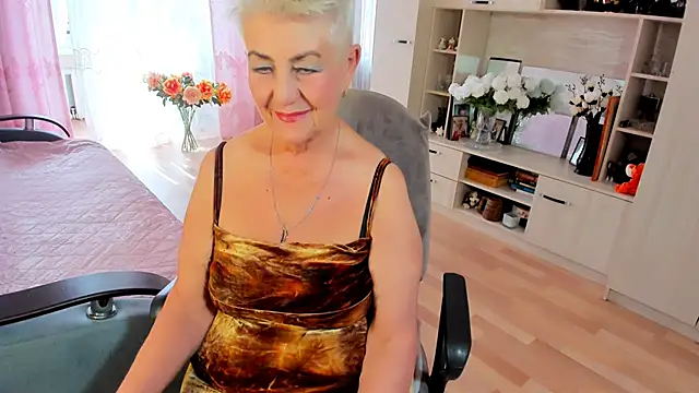Snapshot of HotandMature chatting on May 2026 07:37:01 AM HotandMature online show from May 2026 07:37:01 AM