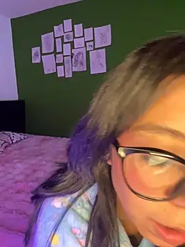 Valen-Foxx online show from September 2025 05:33:01 AM