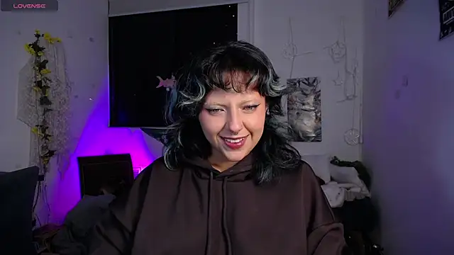 Snapshot of AlmaNanax chatting on May 2026 07:35:01 AM AlmaNanax online show from May 2026 07:35:01 AM
