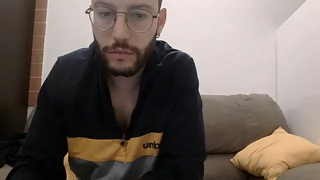 Amicisegreti online show from January 2026 06:30:02 AM