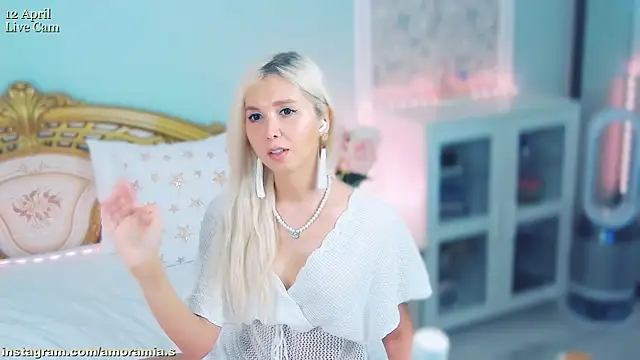 Amoramias online show from April 2026 05:51:01 PM