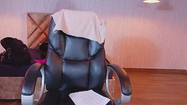 Olivia11  online show from November 2025 11:23:02 AM