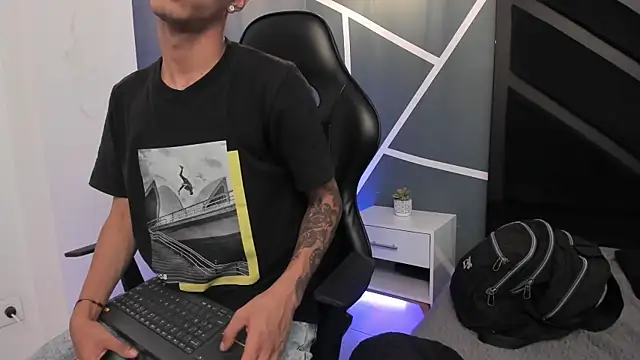 Justin Lakee online show from September 2025 11:08:02 PM